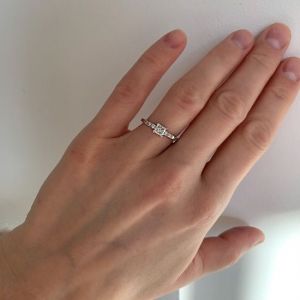 Princess Cut Diamond Ring with 3 Small Side Diamonds Yellow Gold - Photo 7