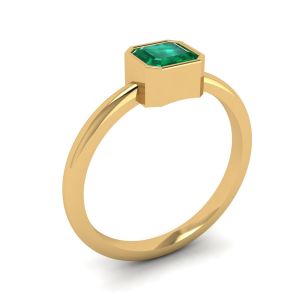 Stylish Square Emerald Ring in 18K  Yellow Gold - Photo 3