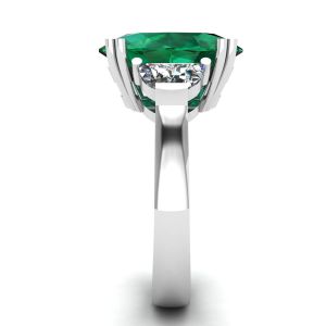 Oval Emerald with Half-Moon Side Diamonds Ring - Photo 2