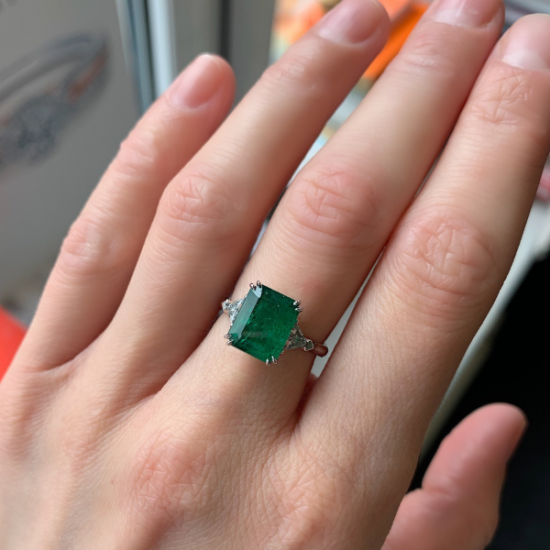 3.31 carat Emerald and Side Trillion Diamonds Ring,  Enlarge image 9