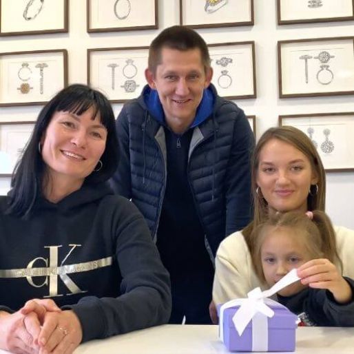 Sergey Bersenev and his family on buying jewellery in PIERRE | 10 of 10